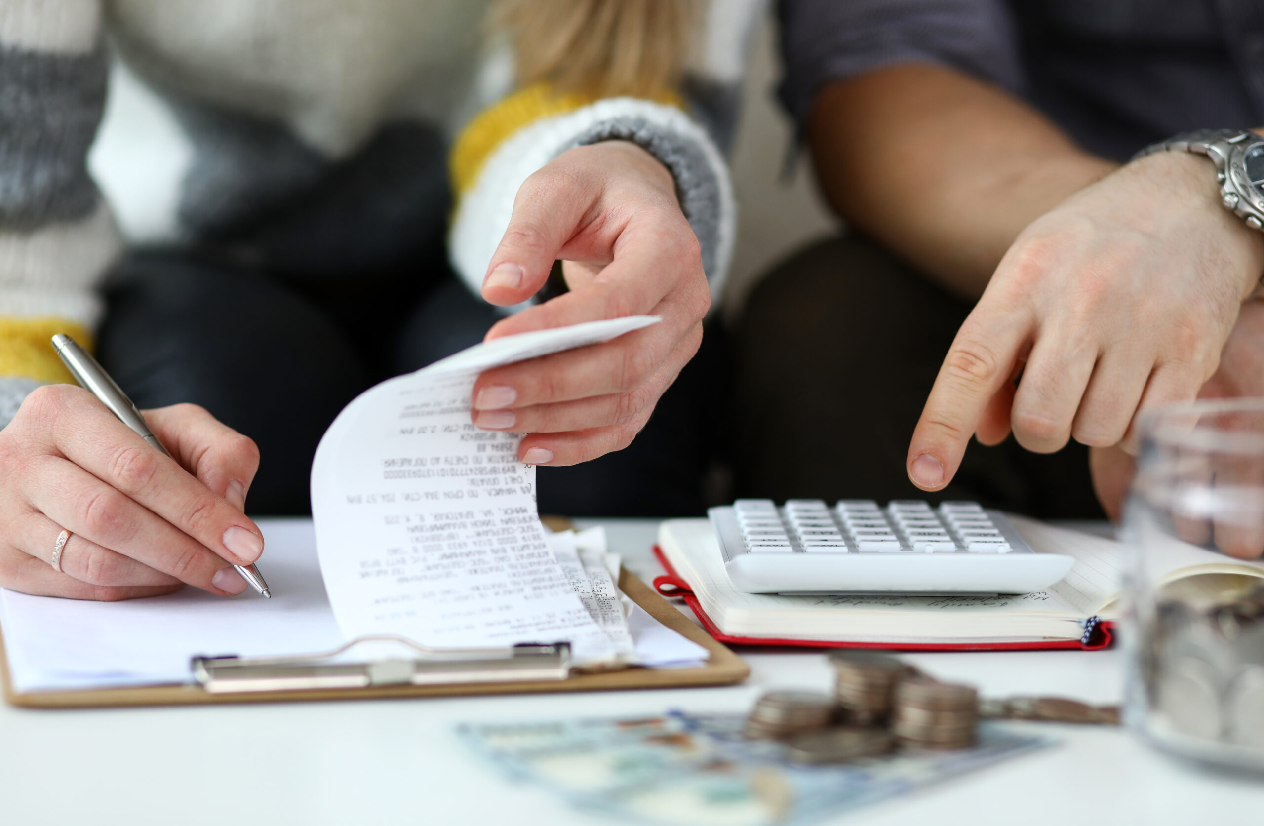 couple saving money when living paycheck to paycheck